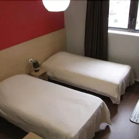 The People Hostel Hawr