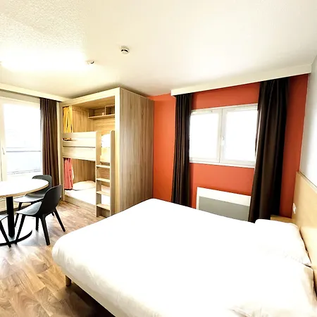 The People Albergue Le Havre