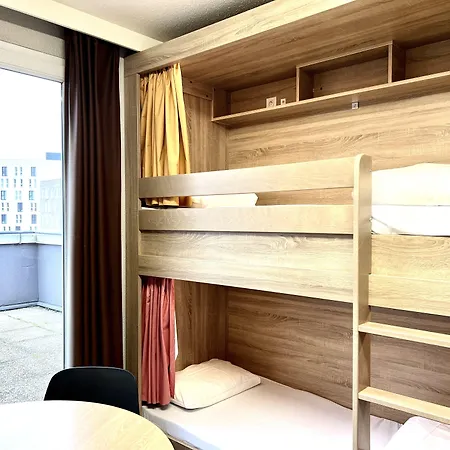 The People Albergue Le Havre